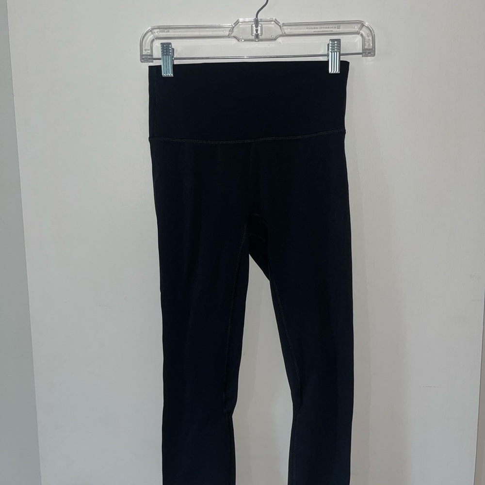 ALO Yoga Black Leggings Sleek Comfortable Fit